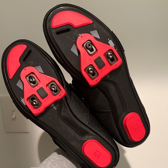 Peloton Men's Black and Red Athletic Shoes - Picture 2 of 3